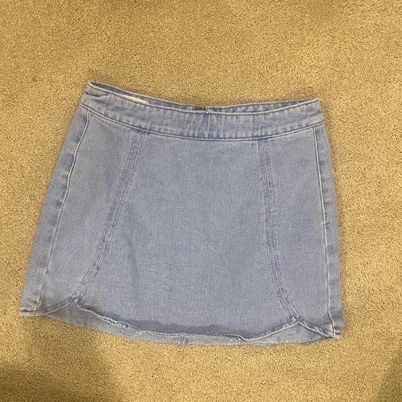 Denim skirt (mini -ish) - Picture 2 of 2